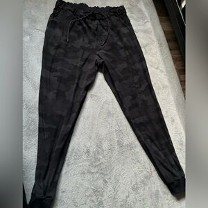 Lululemon camo joggers